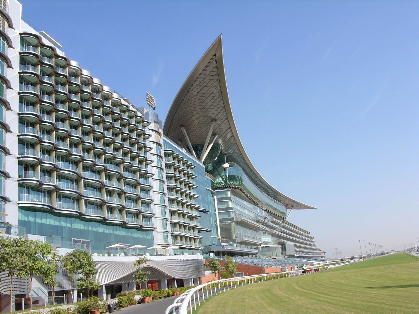 2届迪拜航展举行我集团承建的赛马场五星级酒